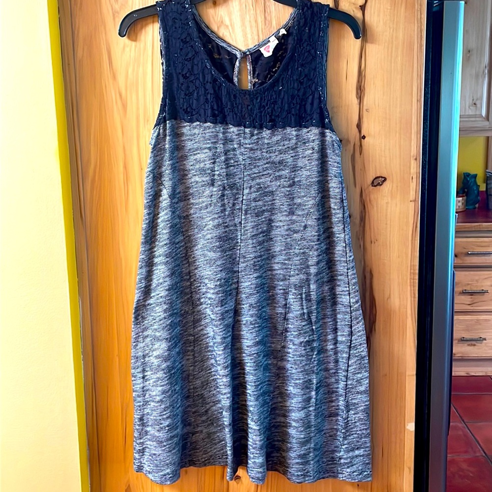 Lilka Anthropologie Dress Medium
Sleeveless Lace Top‎ sz Med
